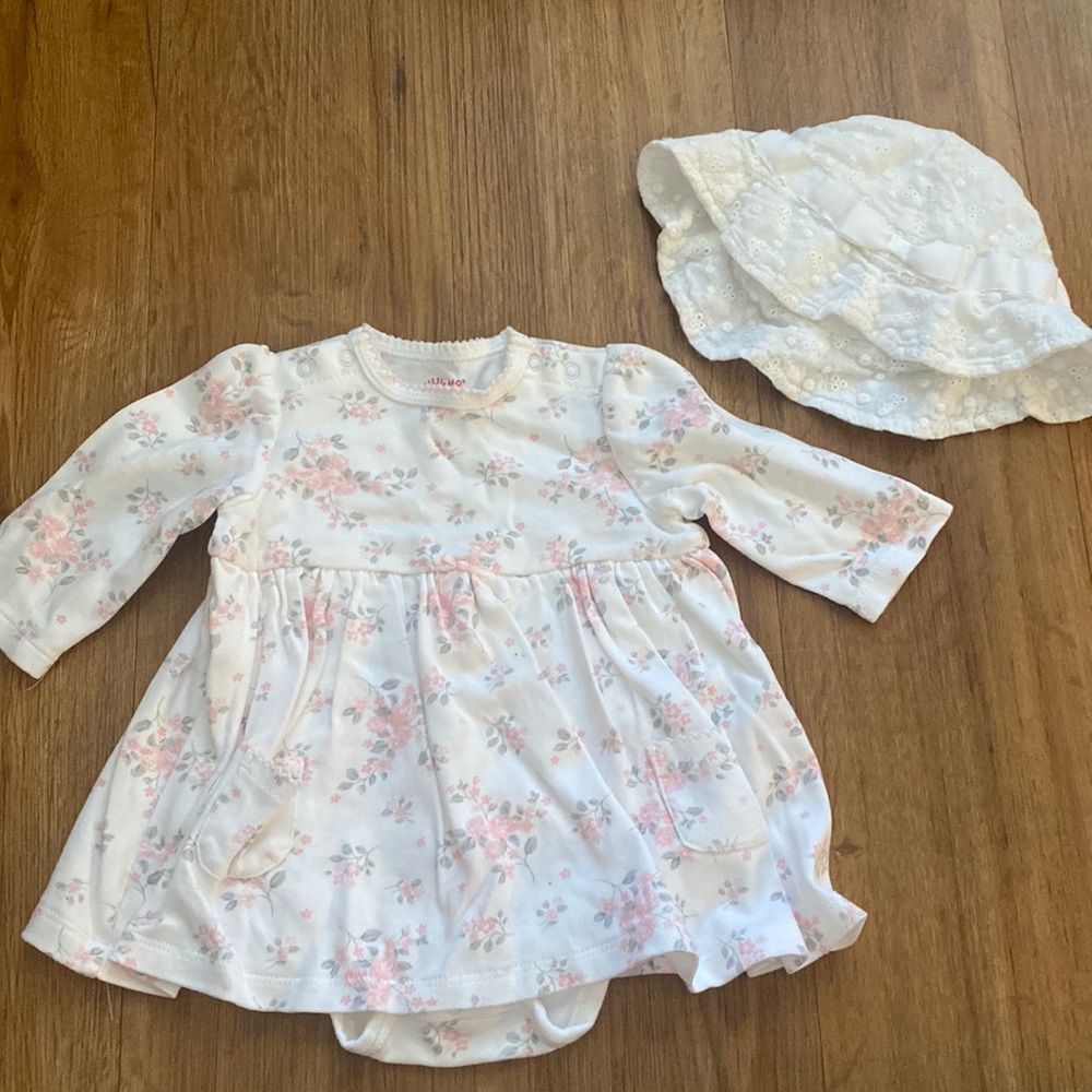 💗 4 for $25 baby dress and sun hat